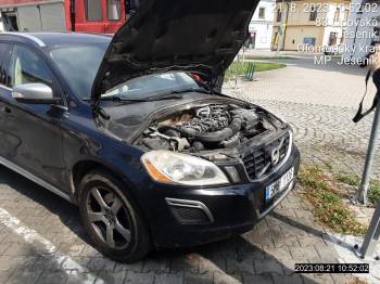 Strážníci Městské policie Jeseník zasahovali u hořícího motoru osobního automobilu